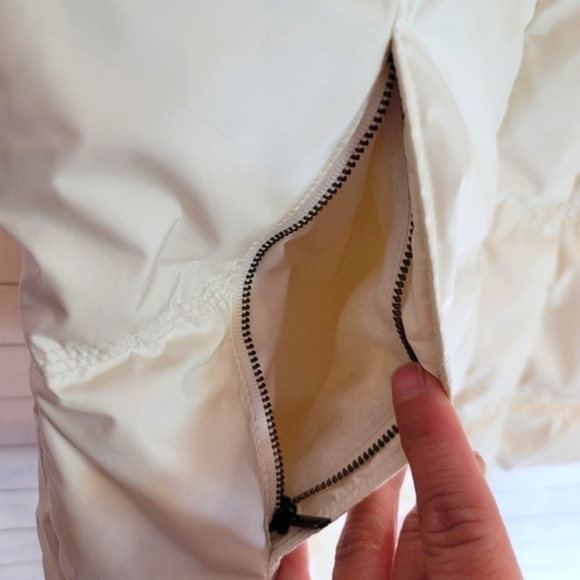 EDDIE BAUER IVORY QUILTED GOOSE DOWN VEST, sz SMALL - Picture 7 of 15